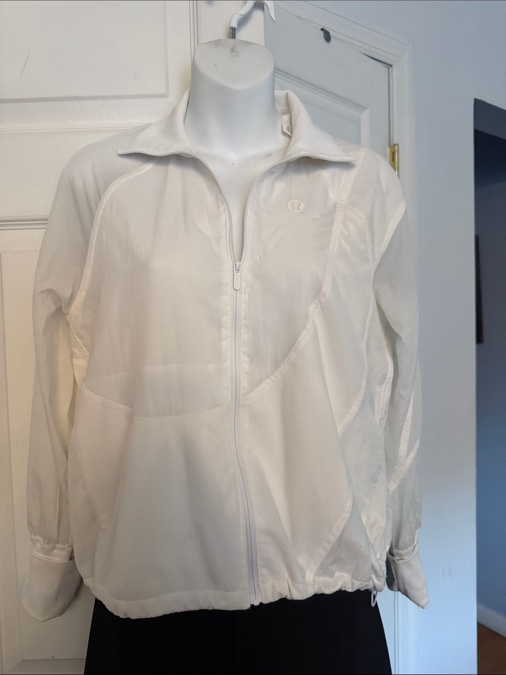 lululemon athletica Women's White Full-Zip Lightweight Jacket